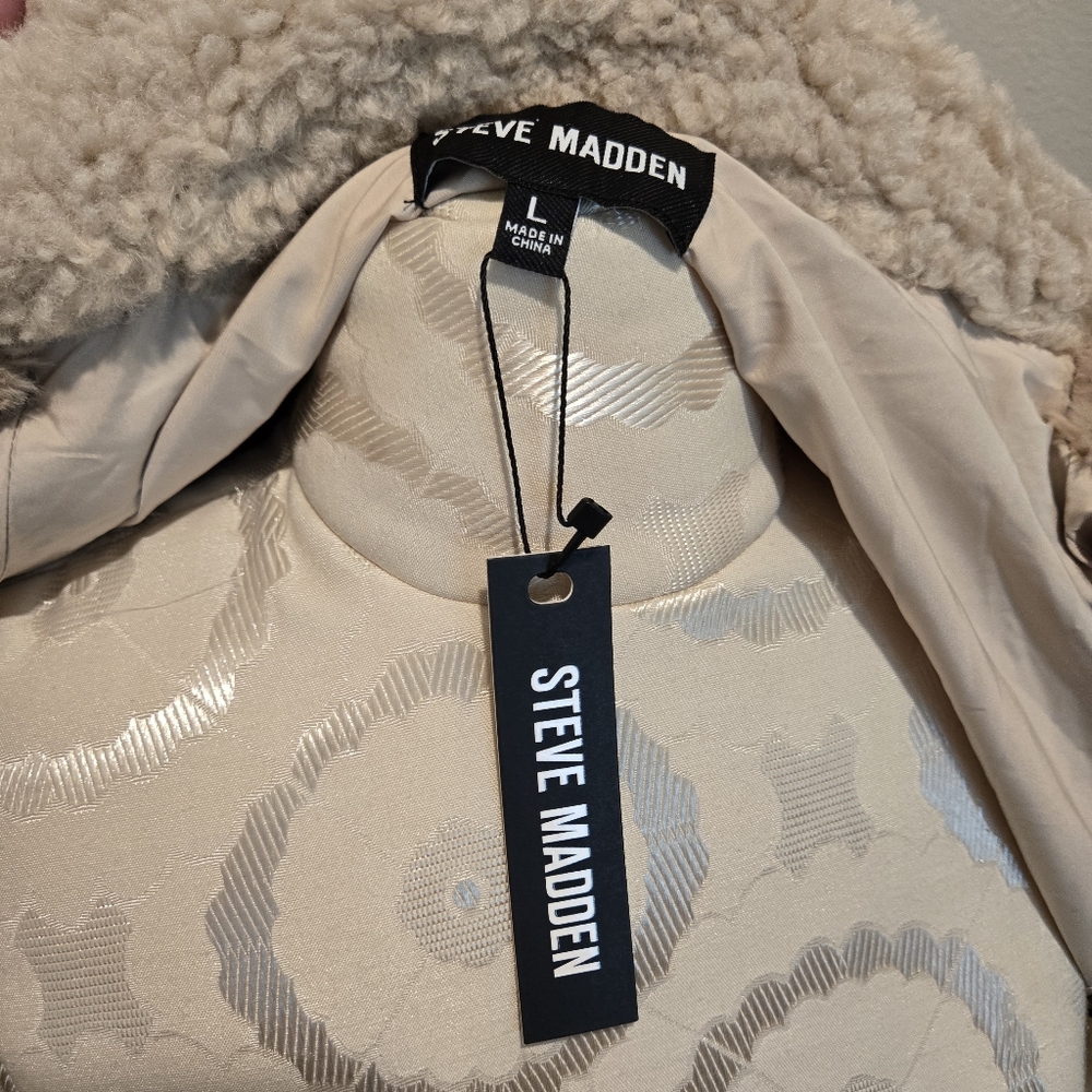 Women's Colorblock Sherpa Jacket - Picture 12 of 14